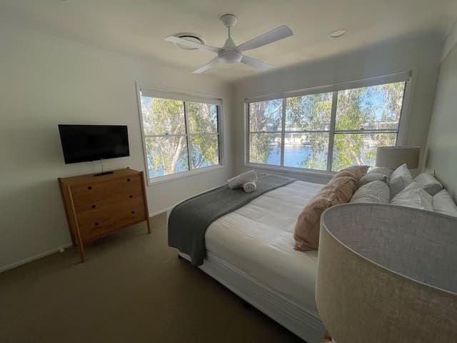 3 Bedroom Waterfront