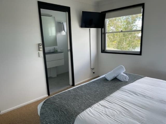 3 Bedroom Waterfront