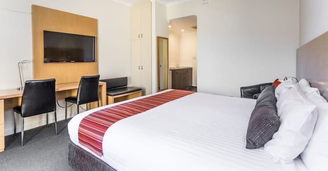 Deluxe Room, 1 King Bed (Deluxe King Room)