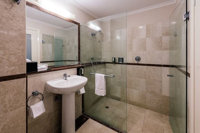 Gardenview Queen Room