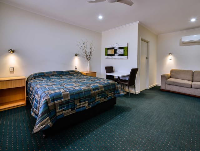 Standard Queen Room