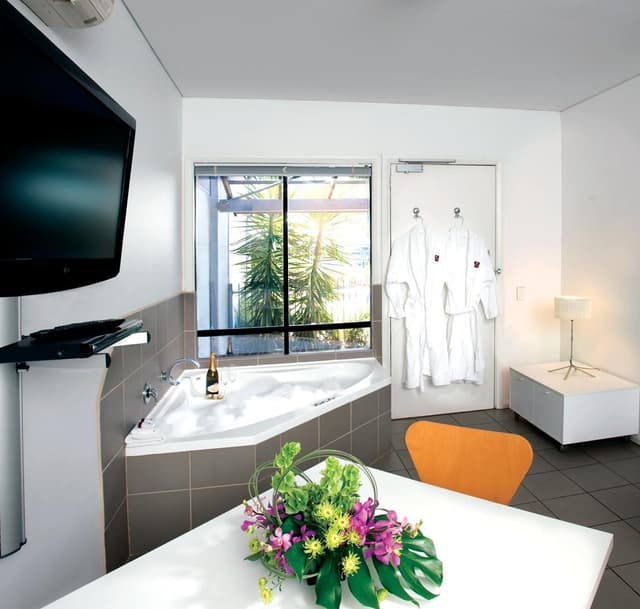 Waterfront One Bedroom Spa Apartment