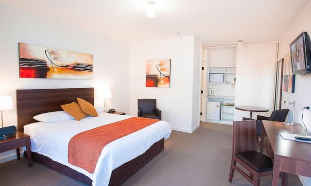 Deluxe Suite, 1 Queen Bed