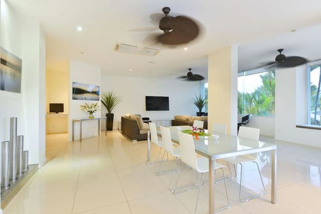 Sun Deck 2 Bedroom Apartment