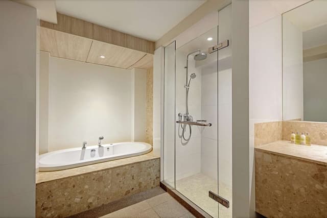 KING DELUXE SUITE WITH BALCONY