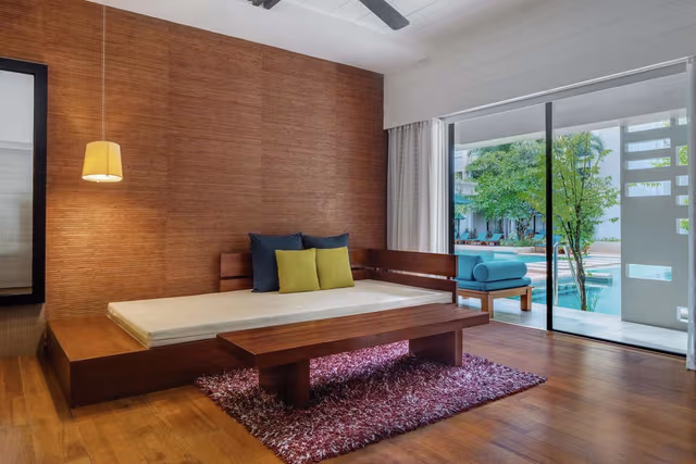 KING PREMIUM SUITE POOL ACCESS