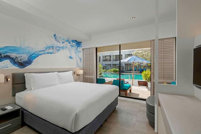 KING DELUXE ROOM POOL SIDE
