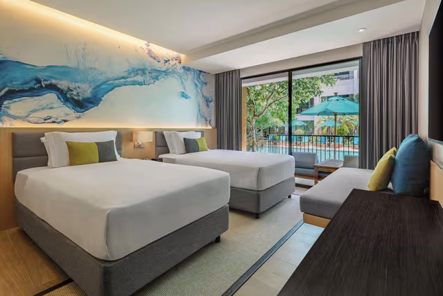 TWIN DELUXE ROOM POOL SIDE