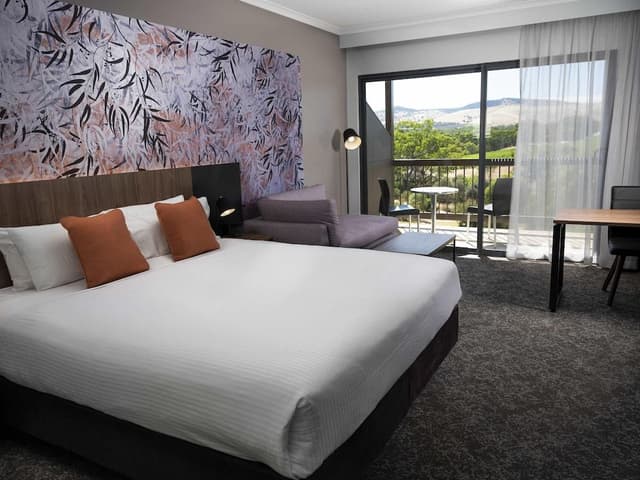 Standard Studio, 1 King Bed