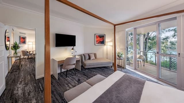Suite, 1 King Bed with Sofa bed, Garden View (Homestead)
