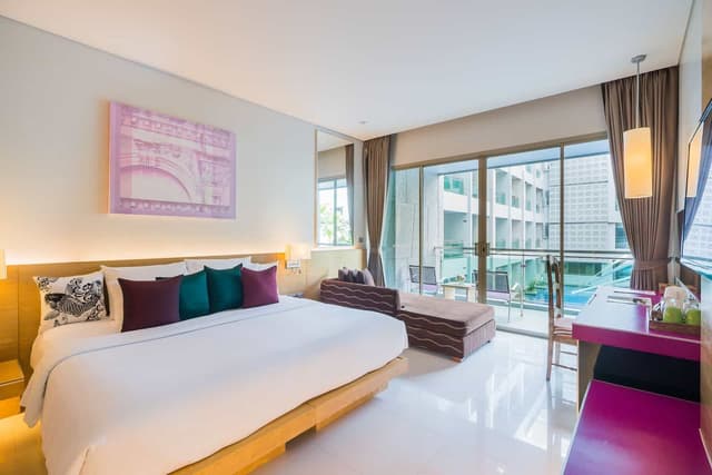Deluxe Pool View Room