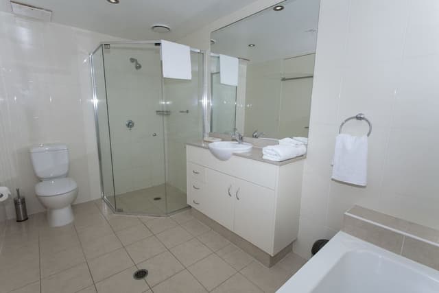 2 Bedroom Ocean View Queen + 2 Singles