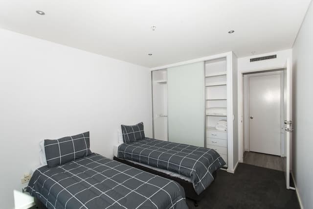 2 Bedroom Ocean View Queen + 2 Singles
