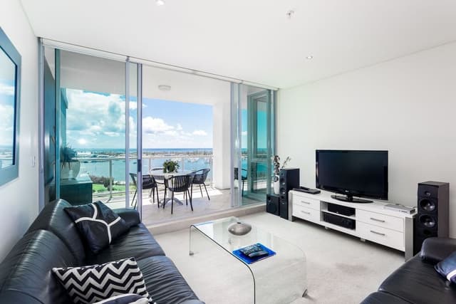 2 Bedroom Ocean View Queen + 2 Singles