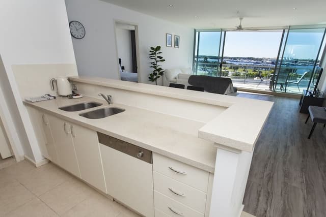 2 Bedroom Ocean View Queen + 2 Singles