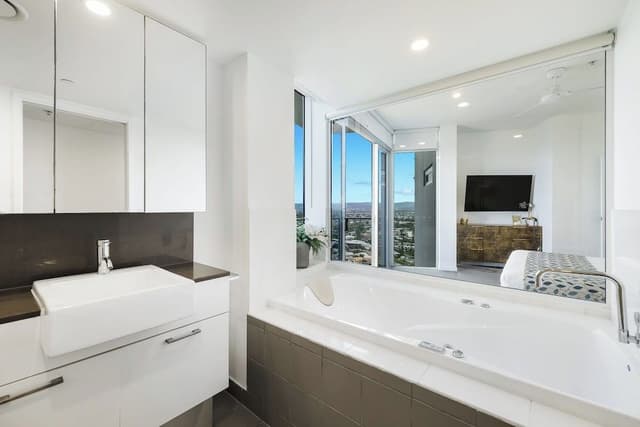 3 Bedroom Superior Ocean View Apt