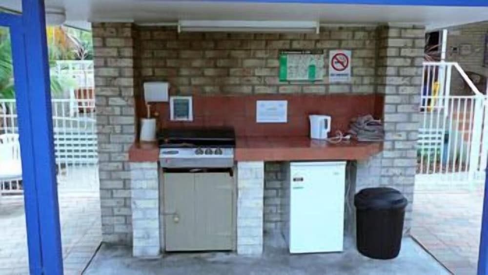 Budds Beach Apartments4