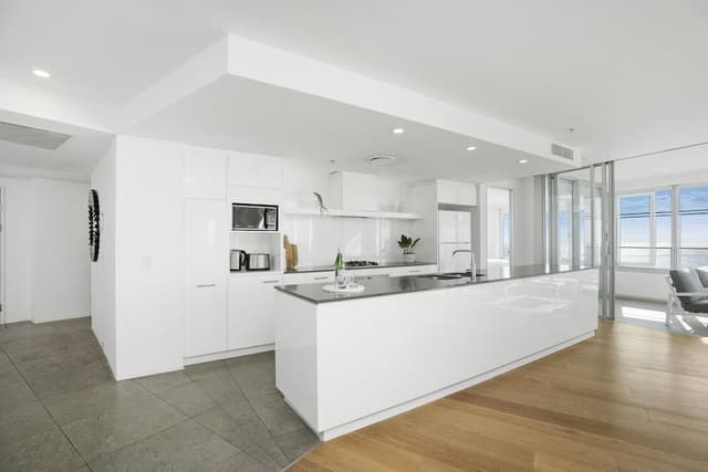 4 Bedroom Sub-Penthouse (North)