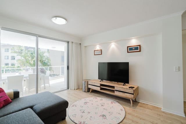 2 Bedroom 1 Bathroom Apartment