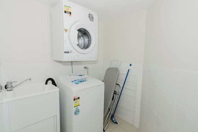 2 Bedroom 1 Bathroom Apartment