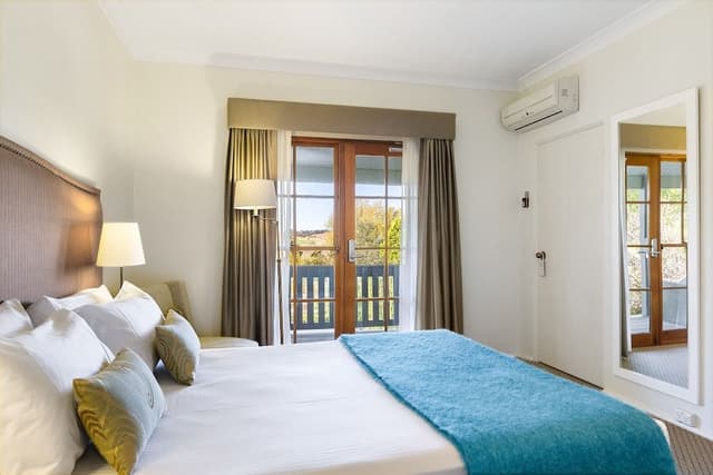 Room (Manor Queen)