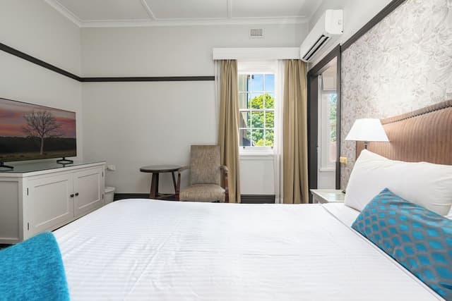 Room (Manor Queen)
