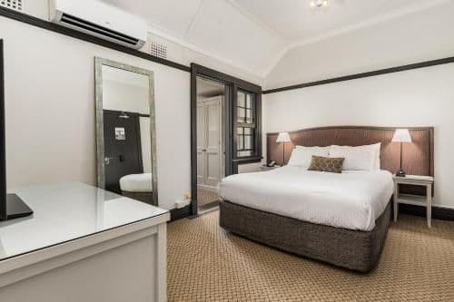 Highland Queen Room