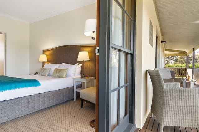 Room (Manor Queen)