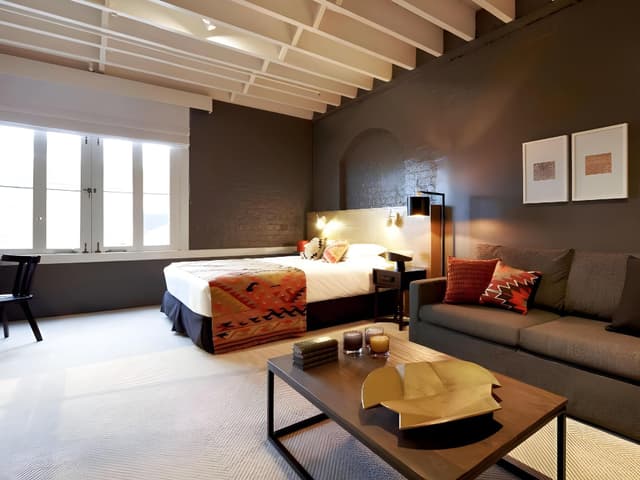 Studio King Suite