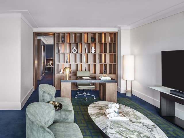 1 King 1 Bedroom Suite Opera House View