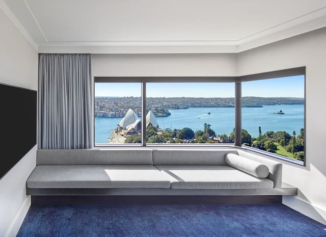 1 King 1 Bedroom Suite Opera House View