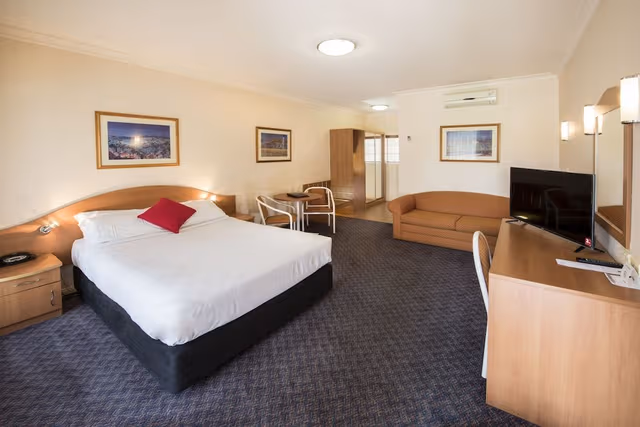 Suite, 1 Queen Bed with Sofa bed, Non Smoking