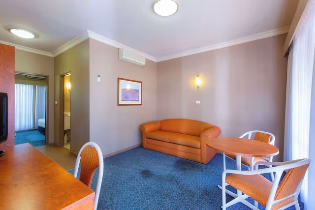 Suite, 1 Queen Bed with Sofa bed, Non Smoking