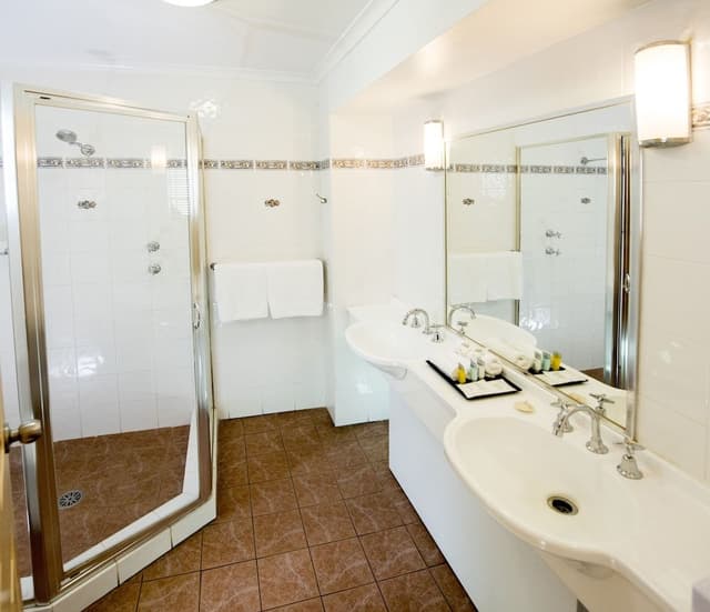 Suite, 1 Queen Bed with Sofa bed, Non Smoking