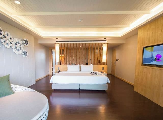 Honeymoon Suite