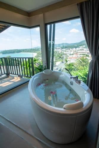 Honeymoon Suite