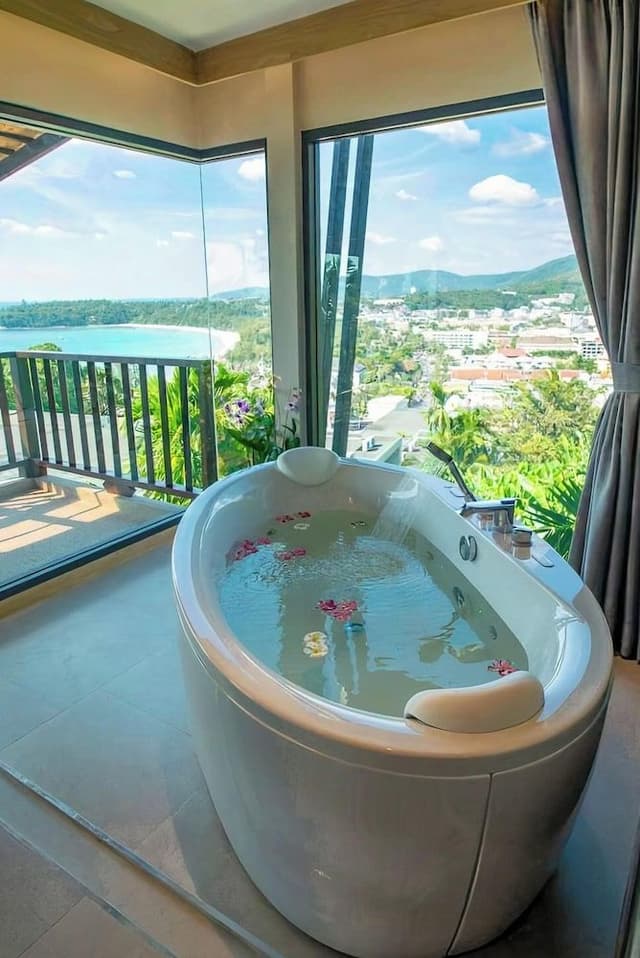 Honeymoon Suite