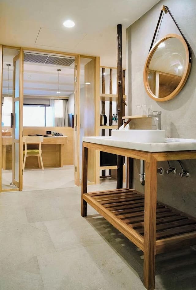 Honeymoon Suite