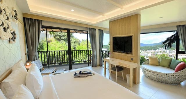 Honeymoon Suite