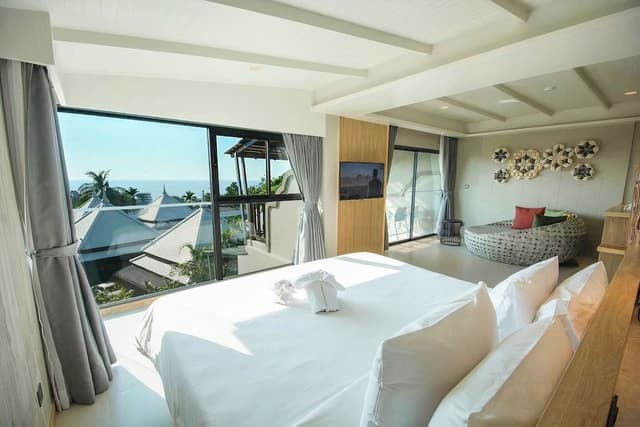 Honeymoon Suite
