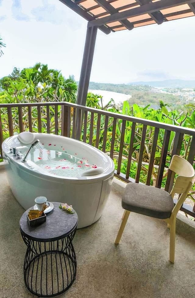 Honeymoon Suite
