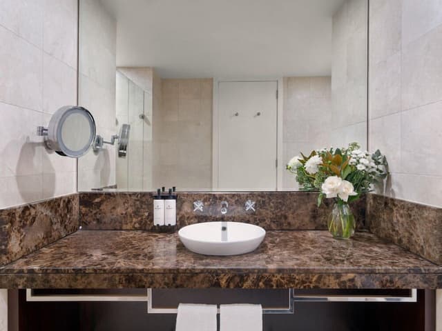 PRESTIGE SUITE, Club Sofitel Access, 1 King Siz e Bed, Separate Living Room