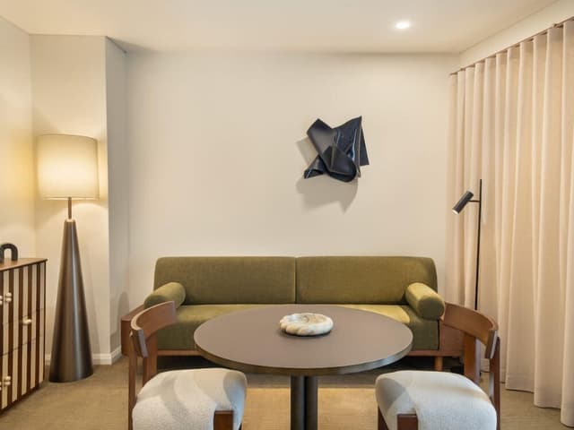 PRESTIGE SUITE, Club Sofitel Access, 1 King Siz e Bed, Separate Living Room