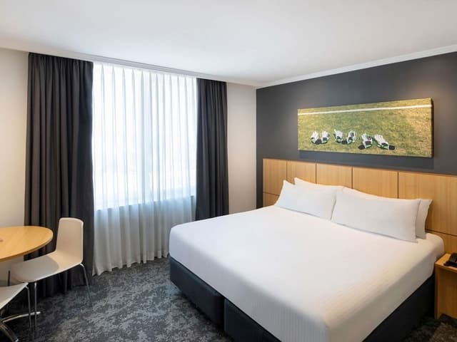 Standard Room, 1 Queen Bed (Accessible)
