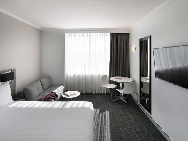 Deluxe Queen Room