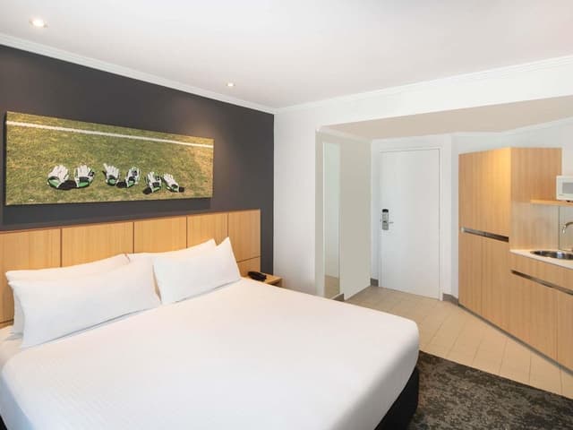 Standard Room, 1 Queen Bed