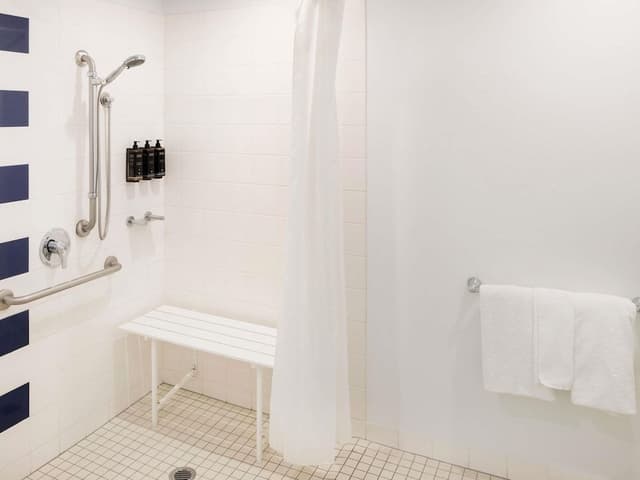 Superior Room, 1 Queen Bed (Accessible)