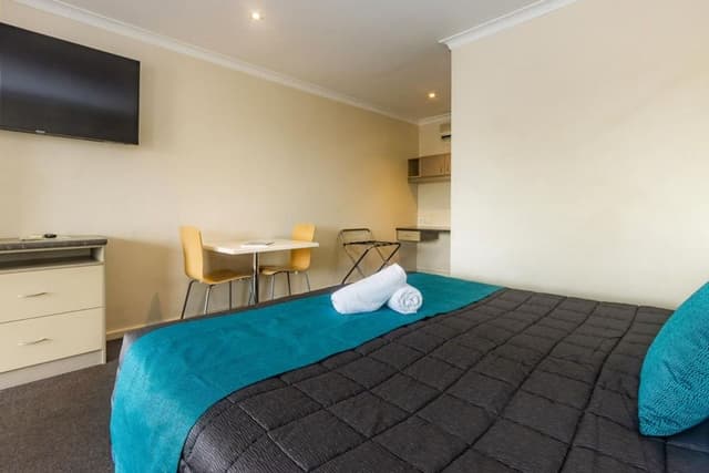 Standard Room, 1 Queen Bed