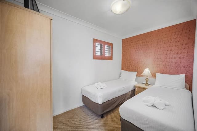 King + 2 X Single Beds