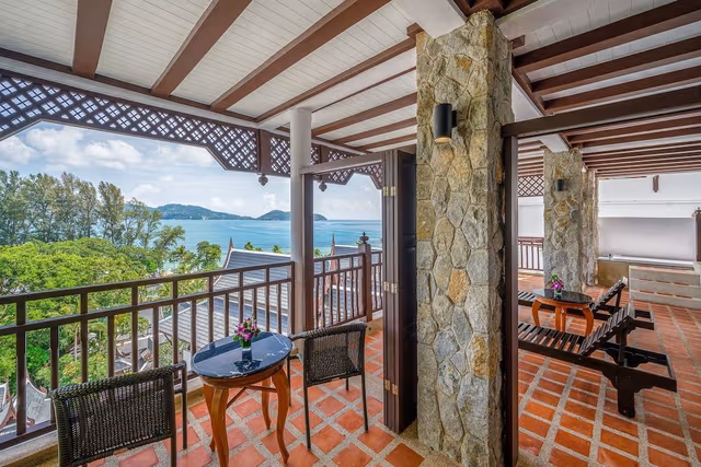 Family Seaview 2 Bedroom Hillside Suite with Terrace Bathtub